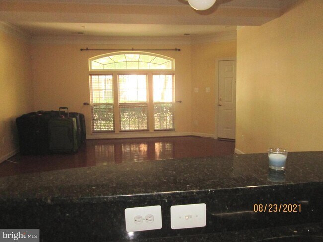 Foto del edificio - 5657 Harrington Falls Ln