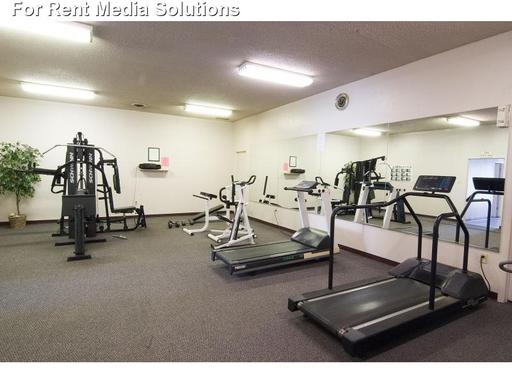 Building Photo - 3616 E La Salle St