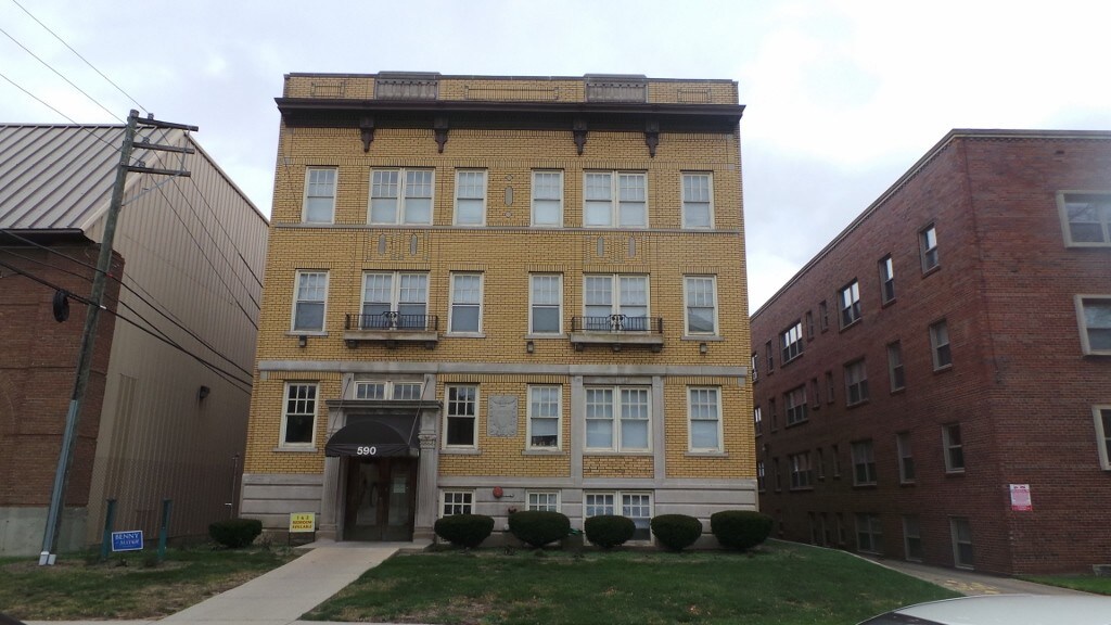 Primary Photo - 590 Parkview Dr