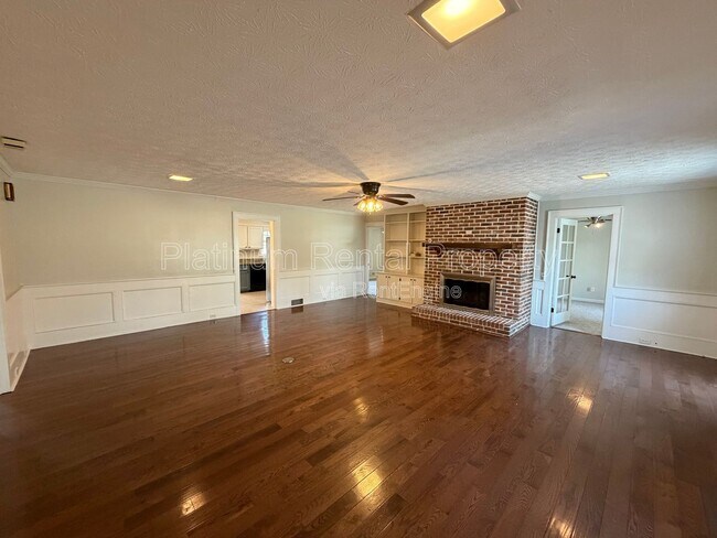 Foto del edificio - 2396 Hidden Ln