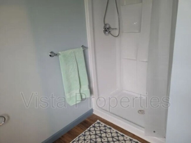Foto del edificio - 6503 Elmwood St