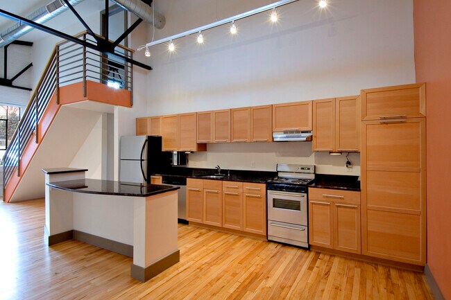 Granite counters; stainless Steel appliances - 511 W 4th St