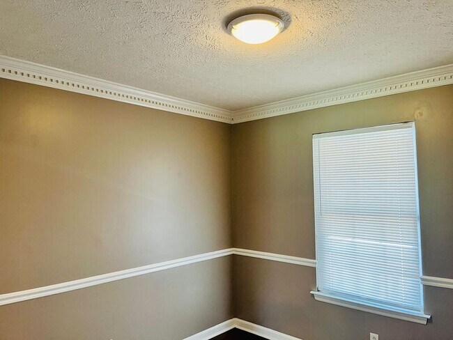 Building Photo - 3304 Oak Timber Dr