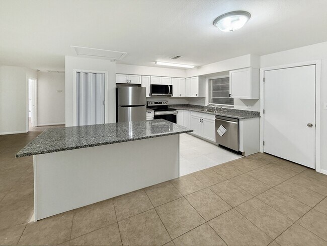 Foto del edificio - 6805 Mathers Ln