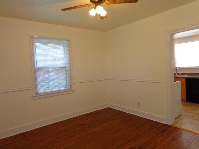 Foto del edificio - 8804 Semmes Ave