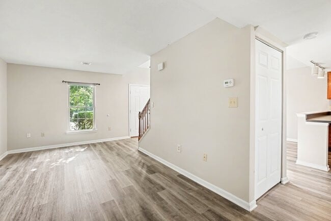 Building Photo - 122 S Timber Ct