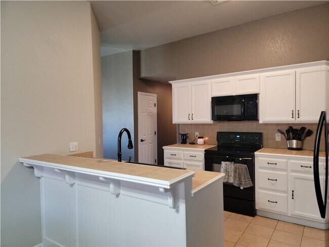 Building Photo - 4 Bedroom Home in Moore