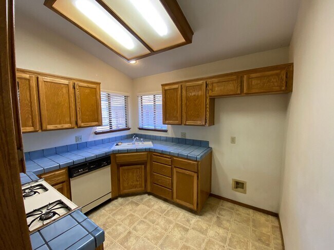Foto del edificio - 1348 E Ferguson Ct