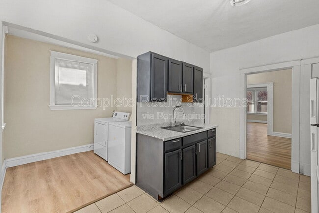 Building Photo - 4102 California Ave