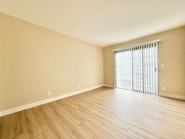 Building Photo - Modern 2BR/2BA Condo with A/C & 2 Parking Spaces – Prime Van Nuys Location