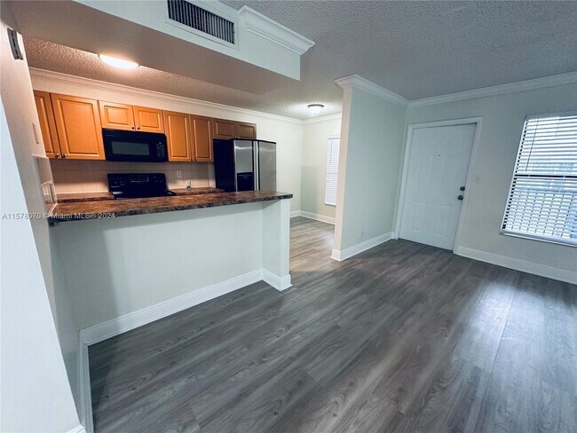Building Photo - 5506 Courtyard Dr