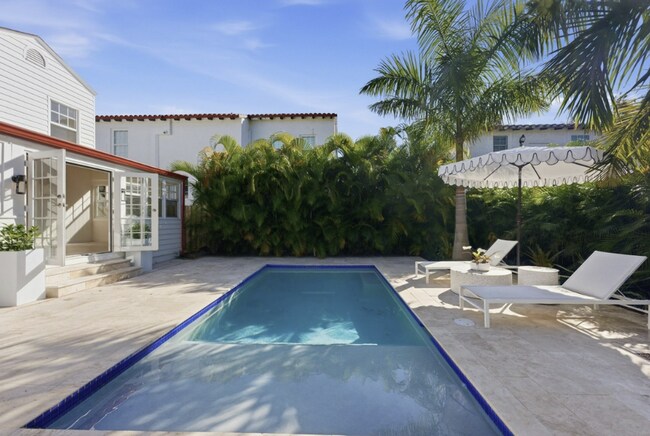 Building Photo - Charming and beautifully maintained 3-bedroom, 2-bath Southland Park Pool Home in the heart of We...