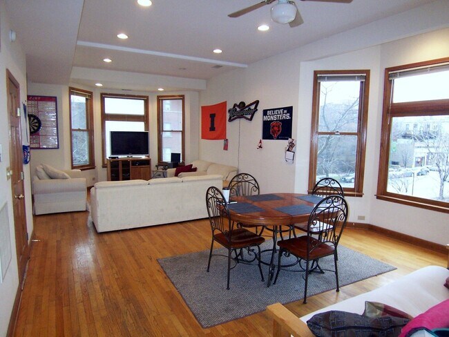 Building Photo - 1324 W Addison St