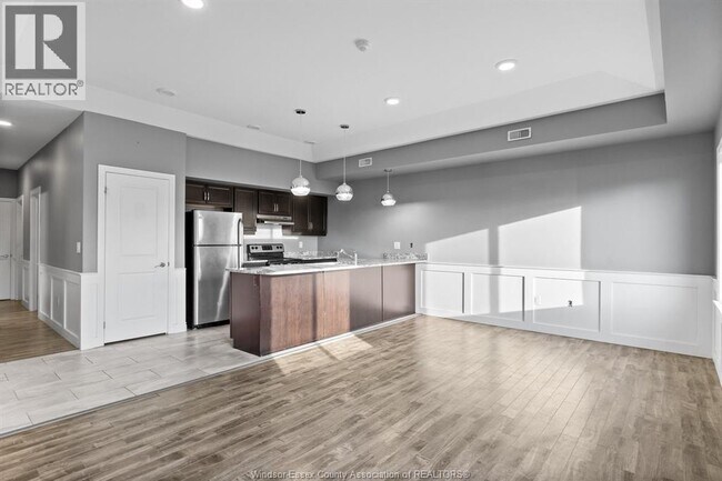 Building Photo - 5929 NEWMAN 2