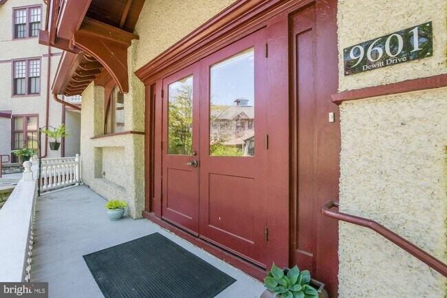 Building Photo - 9601 Dewitt Dr
