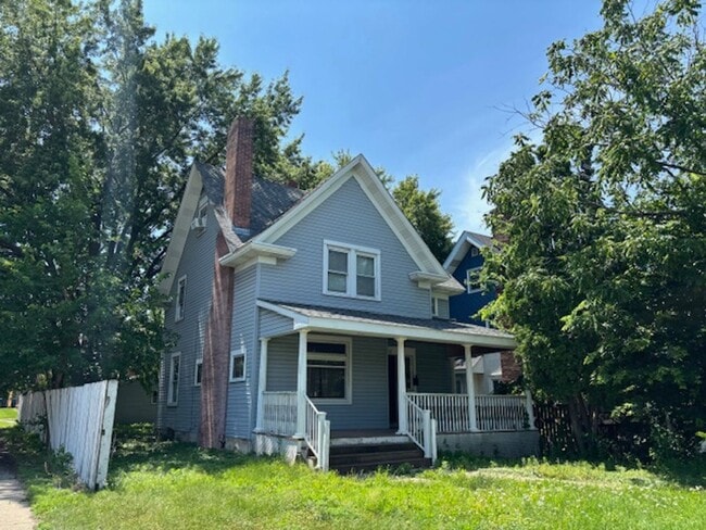 Building Photo - Four-Bedroom Single Family Home in Merriam...