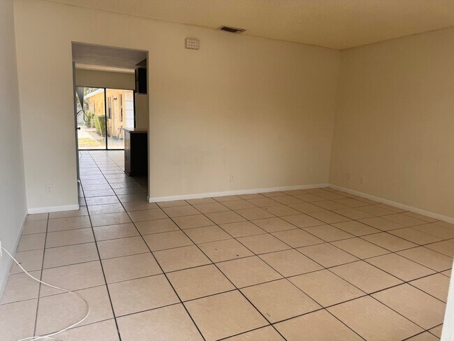 Foto del edificio - 1117 Goldenrod Rd
