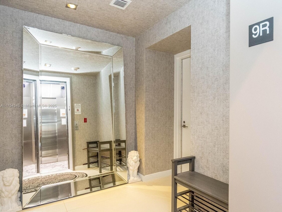 Photo - 650 NE 32nd St (Miami, FL)