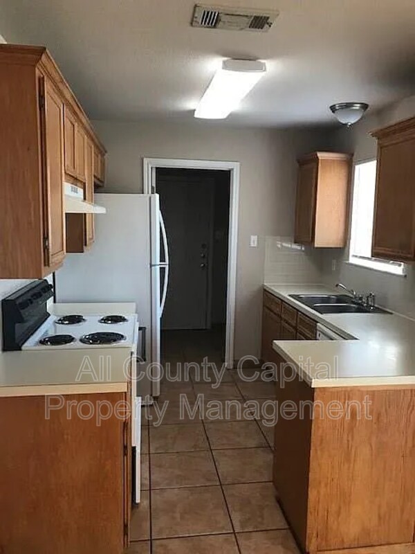 Building Photo - 902 Quartz Ct
