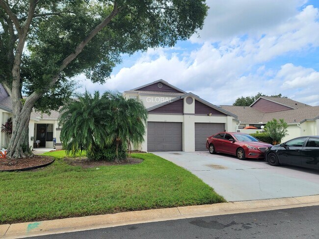 Foto del edificio - Spacious 3-Bed Townhome with 1st-Floor Mai...