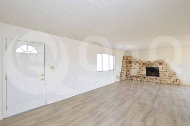 Building Photo - Very nice 2 bedroom and 2 bathroom home!