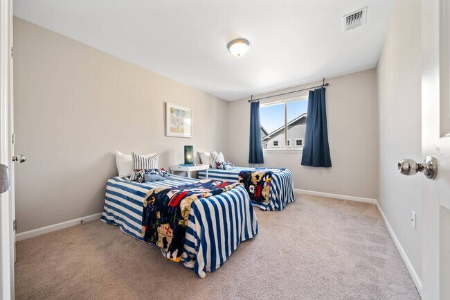 Foto del edificio - 16523 Alexander Ln