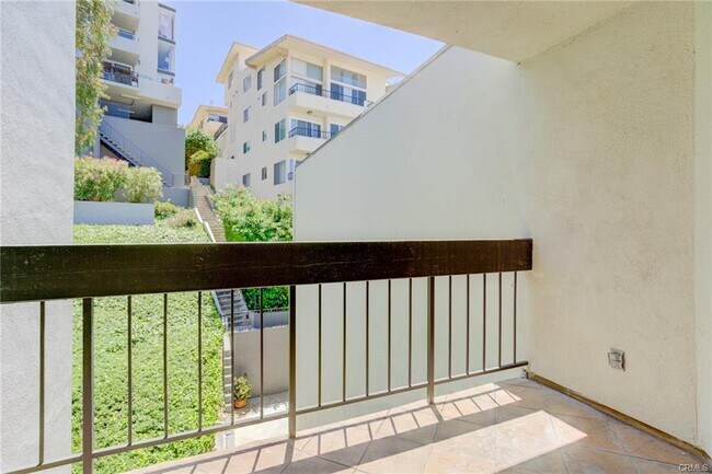 Foto del edificio - 28121 Highridge Rd