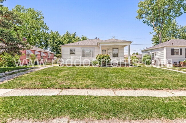 Building Photo - 1742 N Whittier Pl
