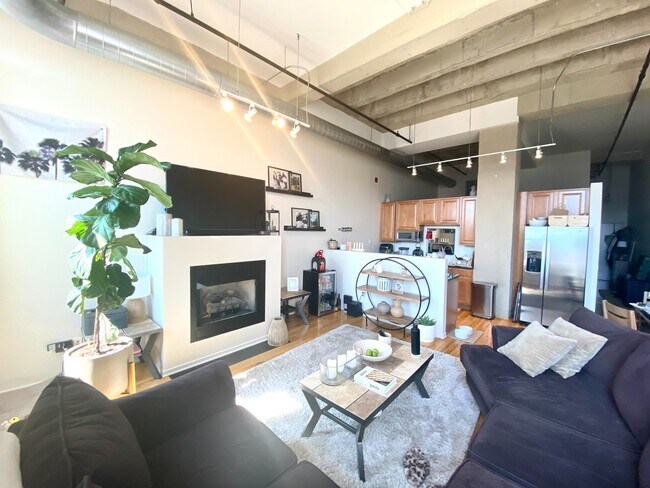 Foto del edificio - 1645 W Ogden Ave