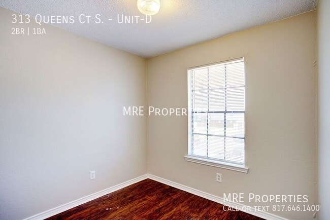 Building Photo - 313 Queens Ct S