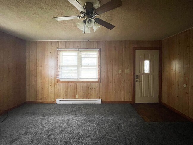 Foto del edificio - NOW LEASING! Fenced Yard