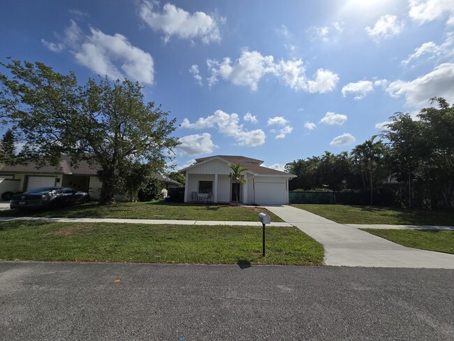 Building Photo - 1106 Staghorn St