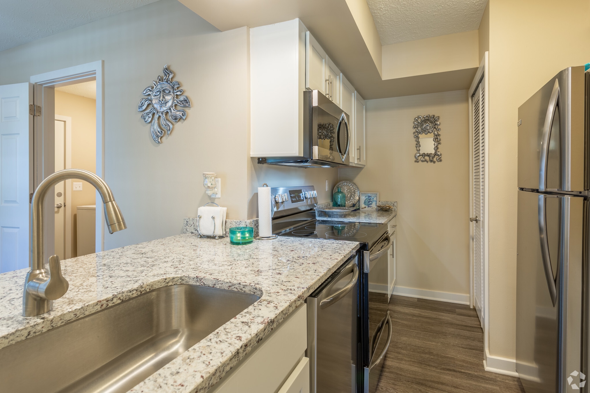 Mannington Place – Country End