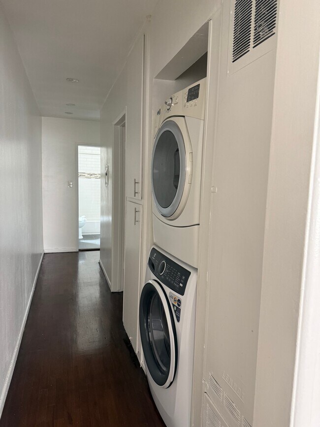 Foto del edificio - 1231 N Formosa Ave