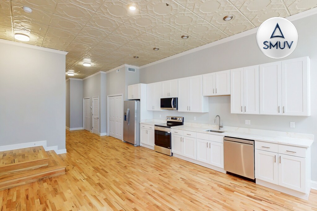 Primary Photo - 100 West Lexington-209