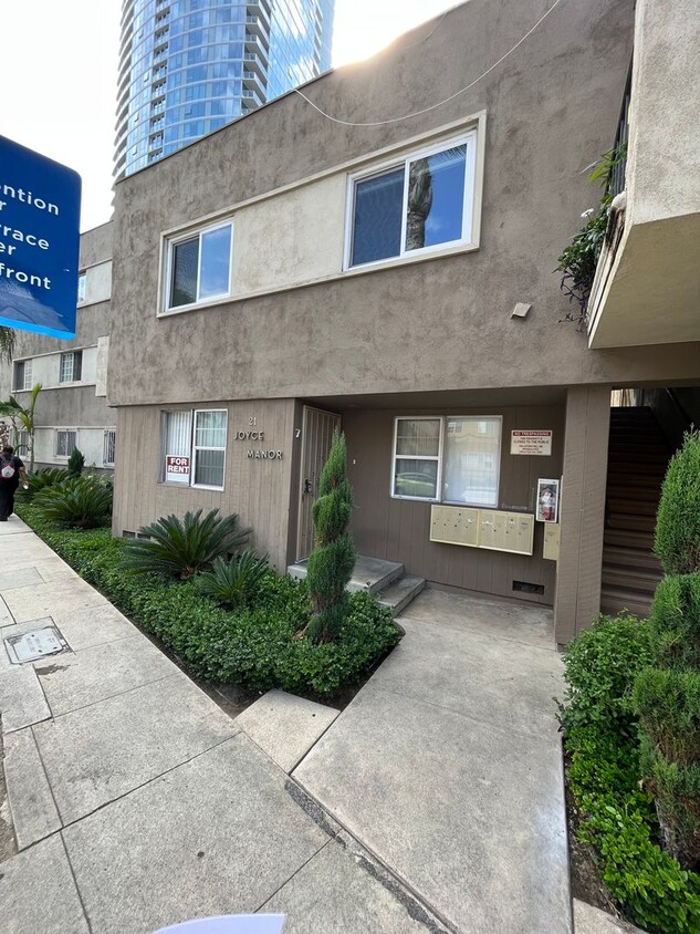 Primary Photo - One bedroom condo with garage off Ocean Blvd.