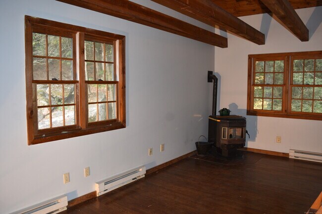 Building Photo - 17 E Bucks Rock Rd
