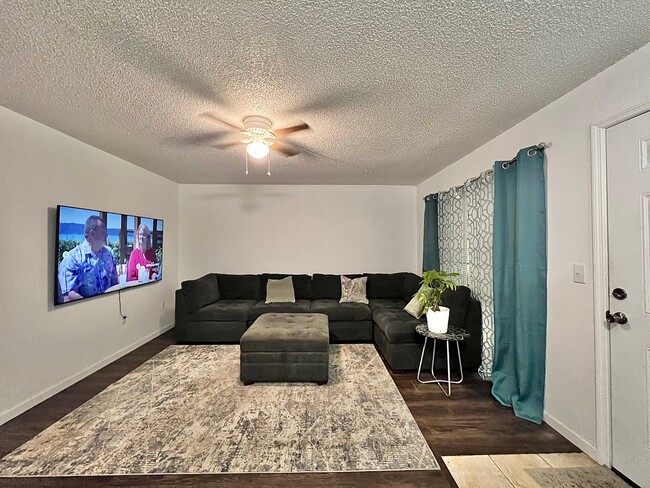 Photo - Monterey Palms Apartments