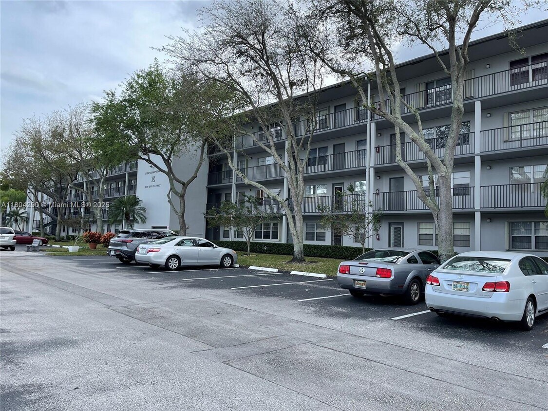 Primary Photo - 300 SW 134th Way