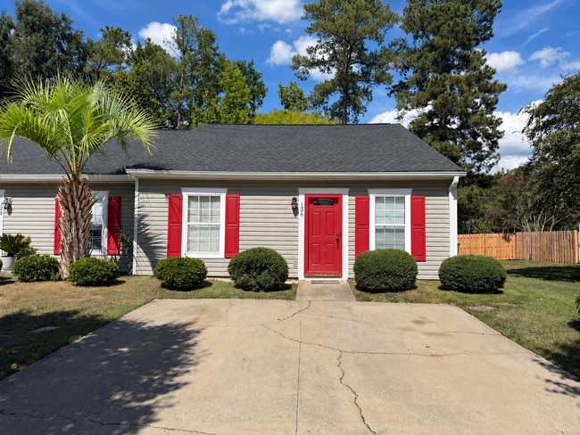 Building Photo - 126 Thorn Tree Ln