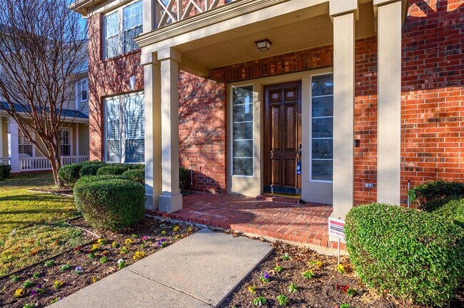 Building Photo - 1727 Bluffview Ln