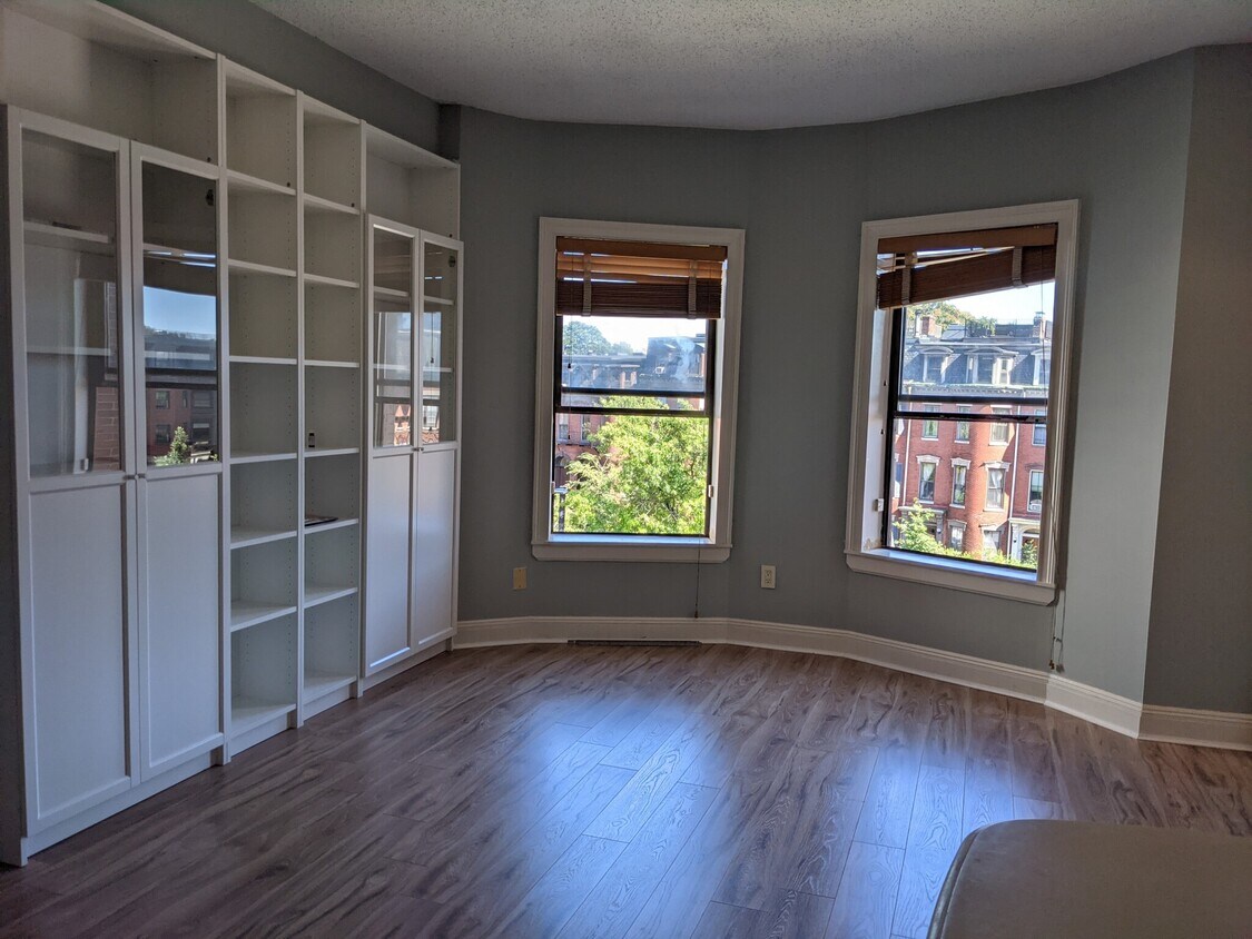 Primary Photo - 325 Columbus Ave