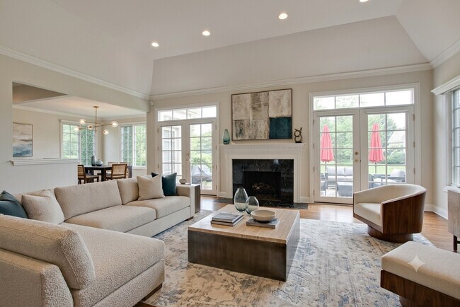 Building Photo - 655 S Buckingham Ct