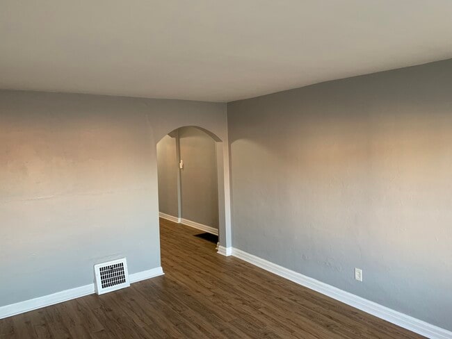 Building Photo - 4958 Kemper Ave