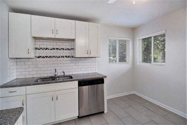 Building Photo - Single-Family 4 Bedroom 2 Bathroom Home in...