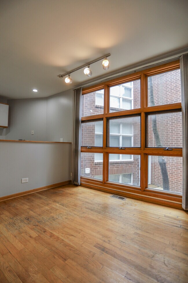 Building Photo - 1918 N Halsted St