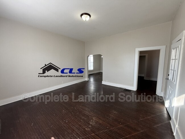 Building Photo - 932 8th Ave