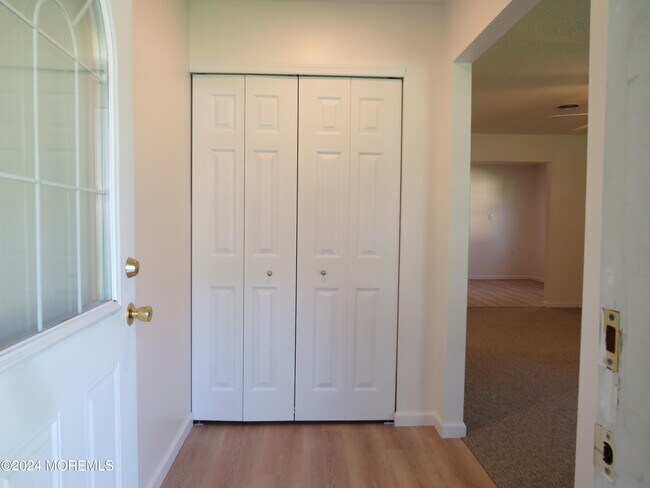 Building Photo - 220 Lexington Dr