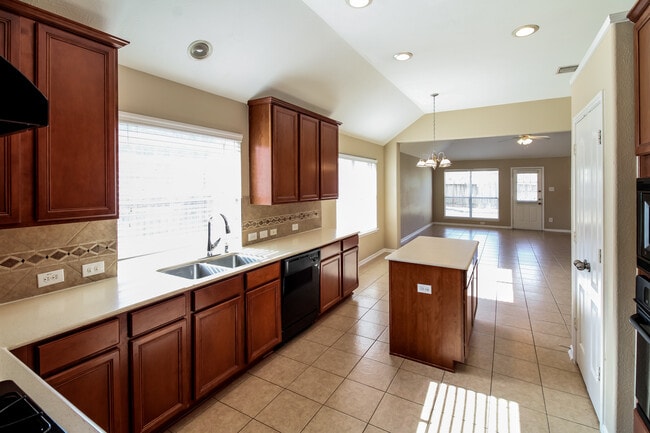 Foto del edificio - 15010 Southern Cypress Ln