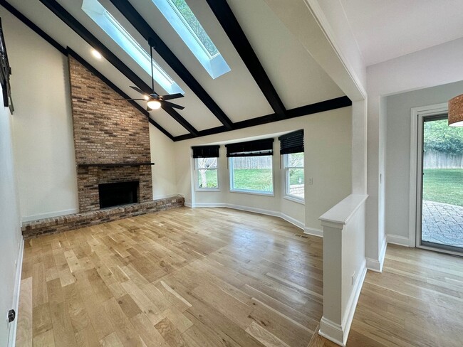 Building Photo - 1648 Dartmouth Ct